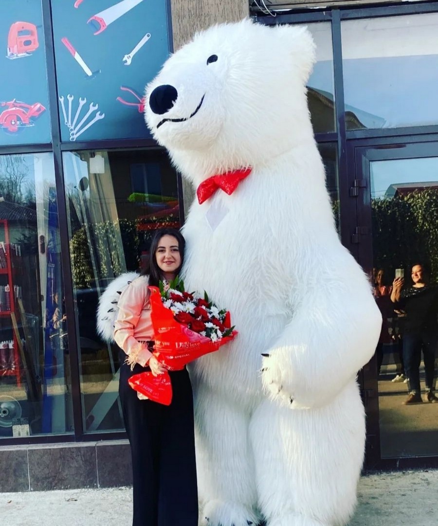 Аниматор белый медведь